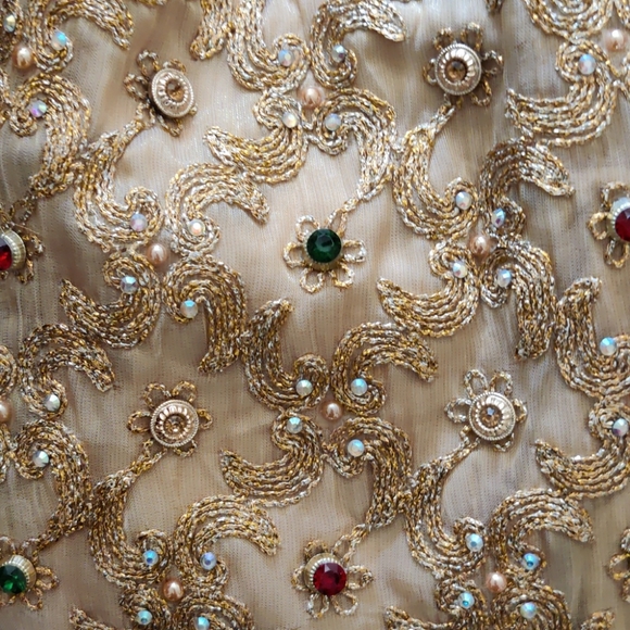 Gold indian Pakistani outfit - Picture 6 of 7